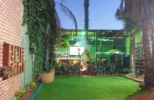 Boulder Casa | Boulder Boutique Accommodation, Heart of Boulder easy walk to cafe's, Local pub.