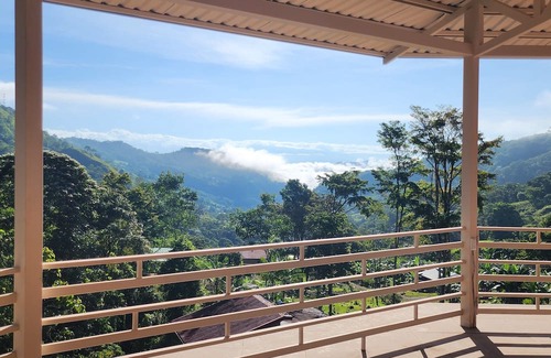 Pejibaye Casa | Tiny House Dans les Montagnes à Deux pas de la Rivière