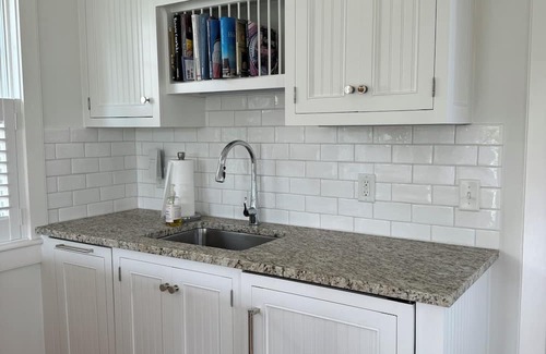 Brant Point Cabaña | Clean/new loft cottage in fabulous Brant Point. Walk to town w/AC/heat, porch