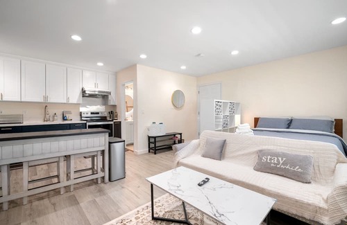 West Covina Apartamento | Cozy studio in amazing West Covina with WiFi, AC