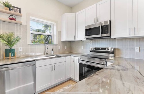 Ocoee Casa | NEW! 1BR Guesthouse - KingBed - Disney - Universal - Seaworld