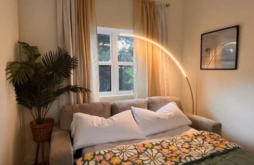 Ocoee Casa | NEW! 1BR Guesthouse - KingBed - Disney - Universal - Seaworld