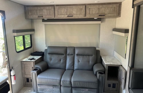 Marble Falls Casa | Cozy & Spacious Grand Surveyor Glamping Experience @ Fishers of Men Ranch