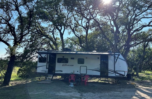 Marble Falls Casa | Cozy & Spacious Grand Surveyor Glamping Experience @ Fishers of Men Ranch