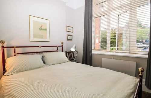 Guildford Cabaña | GUILDFORD KIP, romantic, character holiday cottage in Guildford