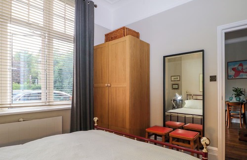 Guildford Cabaña | GUILDFORD KIP, romantic, character holiday cottage in Guildford