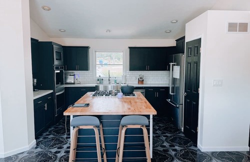South Bend Casa | Spacious 4-bedroom house in charming South Bend, WiFi, Near Notre Dame