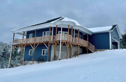 Leicester Casa | 1-Bedroom Couples Paradise with Spectacular Views & Hot Tub near Asheville