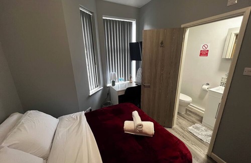 Coventry Cama Y Desayuno | 5 bed Stylishly furnished & close proximity to the City centre and Coventry Uni