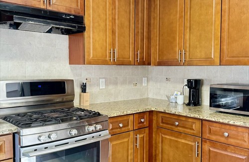 Passaic Casa | NYC Adjacent Home - Sleeps 9