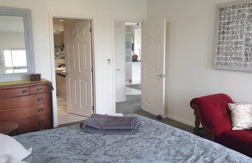 Gulf Harbour Casa | Fabulous and large 1 bedroom apartment with views over a perfect little lake