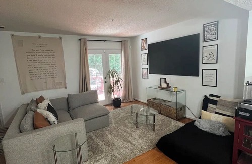 Walker Mill Casa | Work Home!