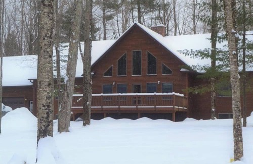 Jay Casa | Spacious 4-bedroom home only 4 miles from skiing, golf, water park and more!