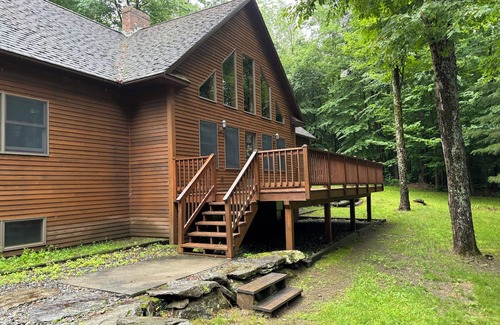 Jay Casa | Spacious 4-bedroom home only 4 miles from skiing, golf, water park and more!