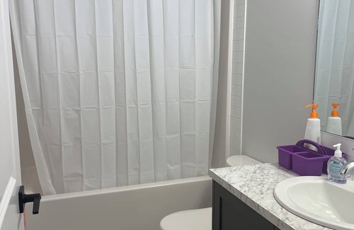 Airdrie Casa | New Basement Suite in Airdrie Near Calgary Airport with Private Entrance