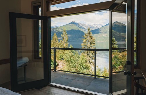 Kaslo Complejo | The Sentinel – Your Destination for Soul Relaxation, Steps From Kootenay Lake!