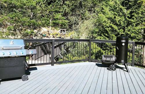 Pitt Meadows Cabina | Spacious 7-bedroom cabin in enjoyable Pitt Lake, BC