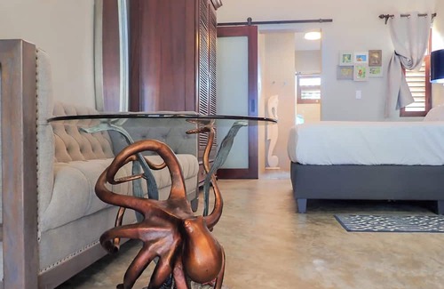 Playa Casa | Treasure By The Sea Bonaire: 3 Houses, 4 Bedrooms, 3 Kitchens, By The Ocean