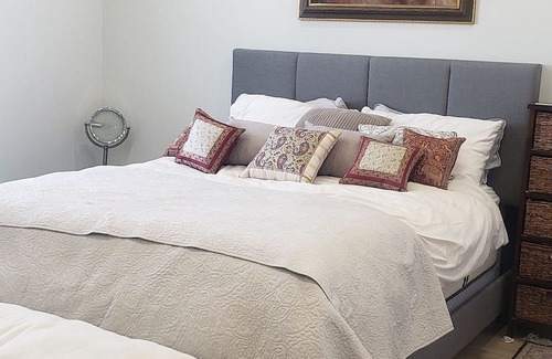 The Beaches Casa | Room in The Beaches. Modern and recently renovated house. Quiet and respectful.