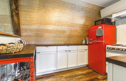 Oxford Cabina | Pet-Friendly Oxford A-Frame Cabin w/Fire Pit!
