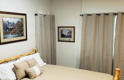 Weatherford Otro | Charming farmhouse with 1 bedroom and WiFi, AC in amazing Weatherford TX