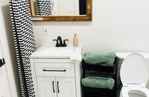 Weatherford Otro | Charming farmhouse with 1 bedroom and WiFi, AC in amazing Weatherford TX