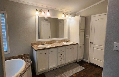 Smith County Casa | 3-bedroom house in tranquil Lindale with AC, WiFi. Enjoy a peaceful getaway