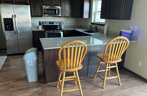 Marion Condominio | Welcome to our serene 4-bed, 3.5 bath retreat in a quiet neighborhood in Marion.