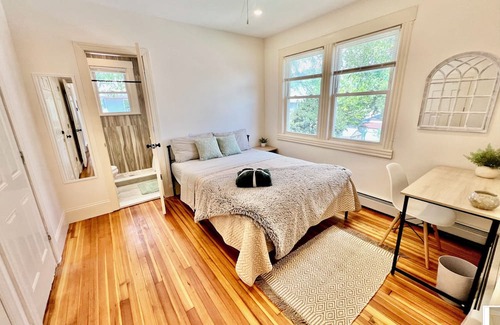 Castleton Corners Apartamento | Apartment in Staten Island - 3BR - 24/7 Concierge, Parking Spot, High-Speed WiFi