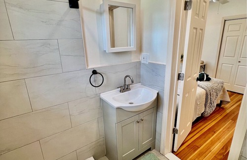 Castleton Corners Apartamento | Apartment in Staten Island - 3BR - 24/7 Concierge, Parking Spot, High-Speed WiFi
