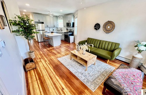 Castleton Corners Apartamento | Apartment in Staten Island - 3BR - 24/7 Concierge, Parking Spot, High-Speed WiFi