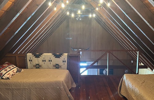 Northeast Michigan Chalet De Esquí | Cozy chalet in marvelous Harrietta with WiFi. On Orv and Snowmobile trails.