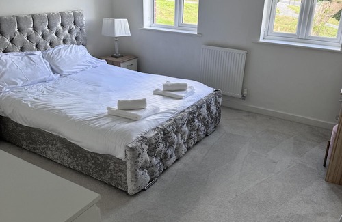 Llanedy Casa | Tranquil Retreat in Swansea Countryside