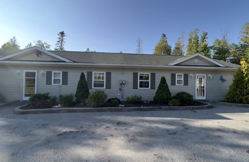Saint John Casa | Paradise on Douglas Lake (B)