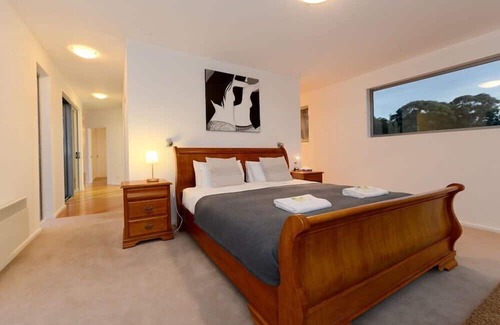 South Bruny Casa | Cloudy Bay Lagoon Estate ~ Architecturally designed home