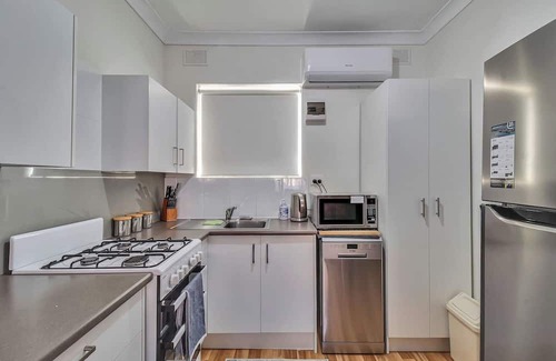 Semaphore Apartamento | Relaxed Beachside Comfort on Semaphore Foreshore