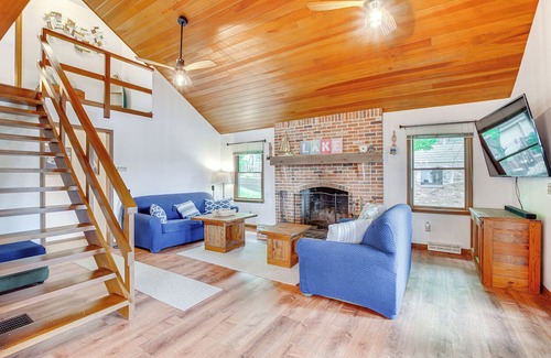 Hanoverton Casa | Guilford Lake Retreat w/ Dock & Kayaks!