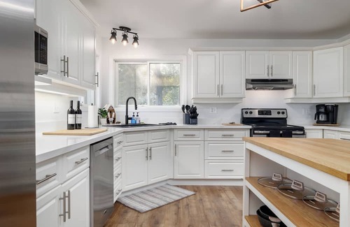 Trent Lakes Cabaña | Relaxing Waterfront Oasis – Lakehouse on the Rocks