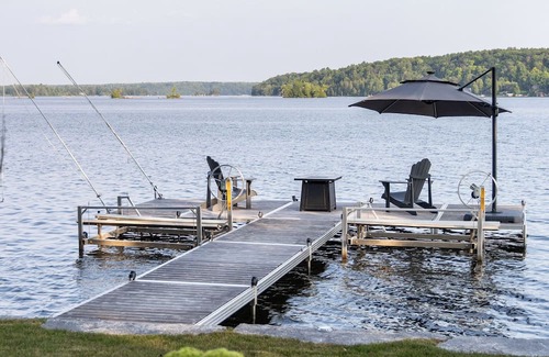 Trent Lakes Cabaña | Relaxing Waterfront Oasis – Lakehouse on the Rocks