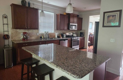 Burlington Casa | Spacious 4-bedroom on a quiet cul-de-sac in Burlington. Near Elon & Greensboro.
