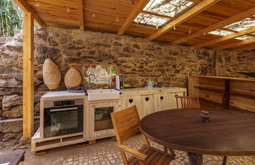 Carrapateira Apartamento | Studio Apartment 'Vento' with Mountain View, Shared Terrace and Wi-Fi