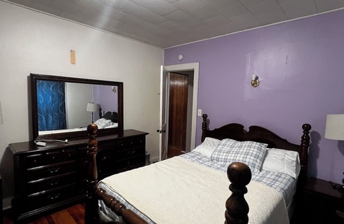 Hartford Casa | Charming 3-bedroom house with WiFi and AC in Hartford