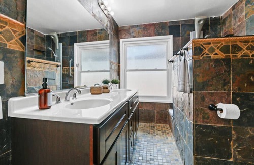 Hacienda Heights Casa | Sunlit Escape Pool with Spa tub BBQ - 4 bedrooms, Driveway Parking, Near Ahwingna Trail