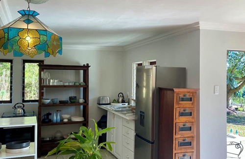 Knysna Cabina | Peaceful Nature Lover's cabin with WiFi and a retro caravan