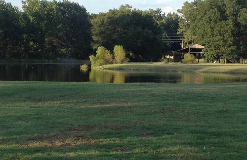 La Grange Cabina | Rustic Country Getaway cabin in Arkansas - 2 bedrooms
