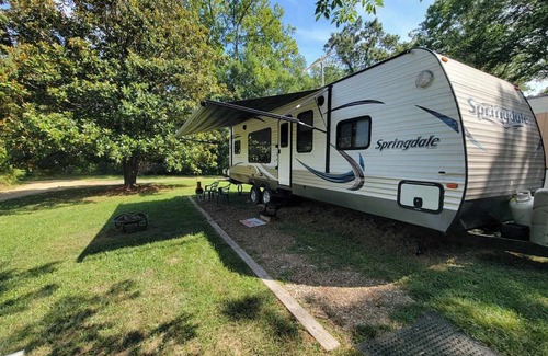 Hollywood Casa | Cozy RV in Hollywood, MD with AC and WiFi for a relaxing stay
