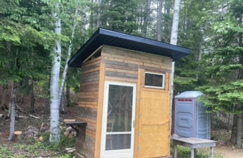 Moncton Cabina | Riverside Off the Grid Glamping Cabin