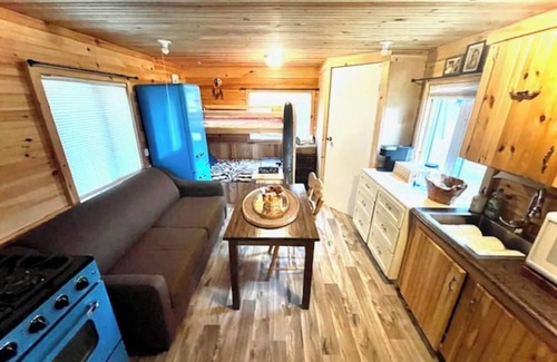 Moncton Cabina | Riverside Off the Grid Glamping Cabin