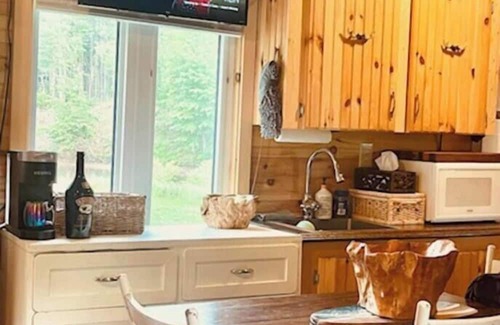 Moncton Cabina | Riverside Off the Grid Glamping Cabin