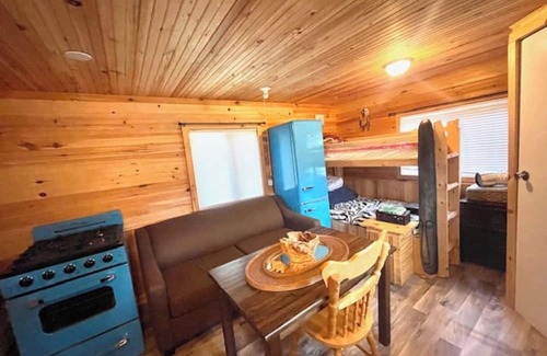 Moncton Cabina | Riverside Off the Grid Glamping Cabin